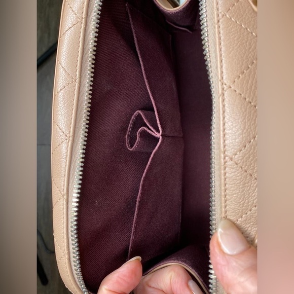 Chanel Coco Curve Vanity – Beige Shiny Calfskin & Goatskin, Antique Gold-Tone Ch - Picture 6 of 12